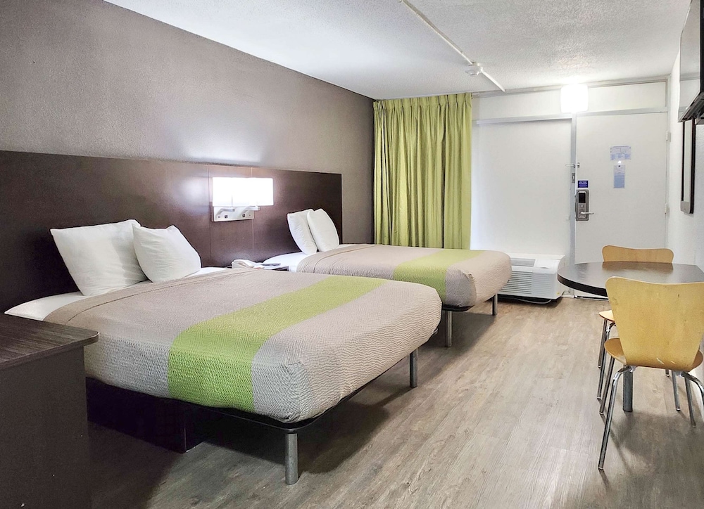 Motel6 Columbus, GA - Downtown 30/52