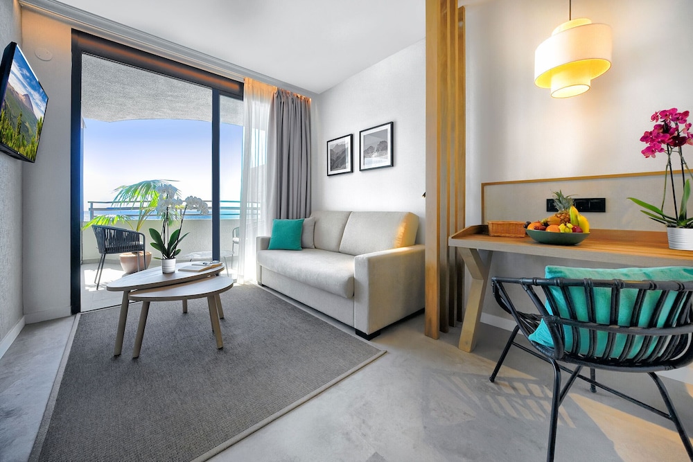 HOVIMA Suites Costa Adeje 36/64
