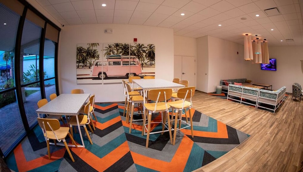 Beachside Hotel and Suites 32/43