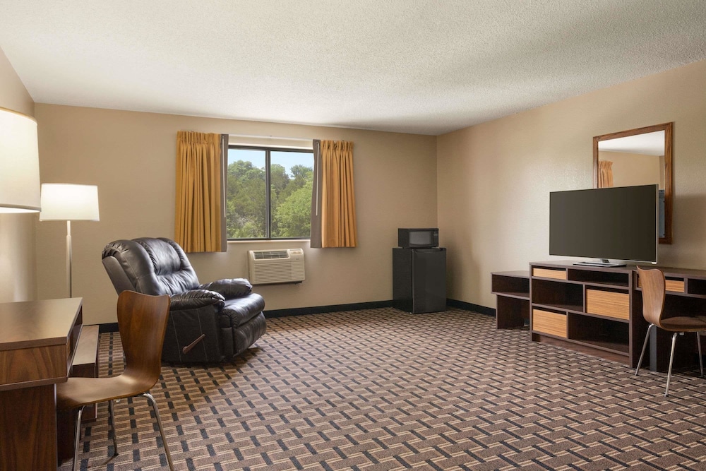 Super 8 by Wyndham Mayfield 21/29