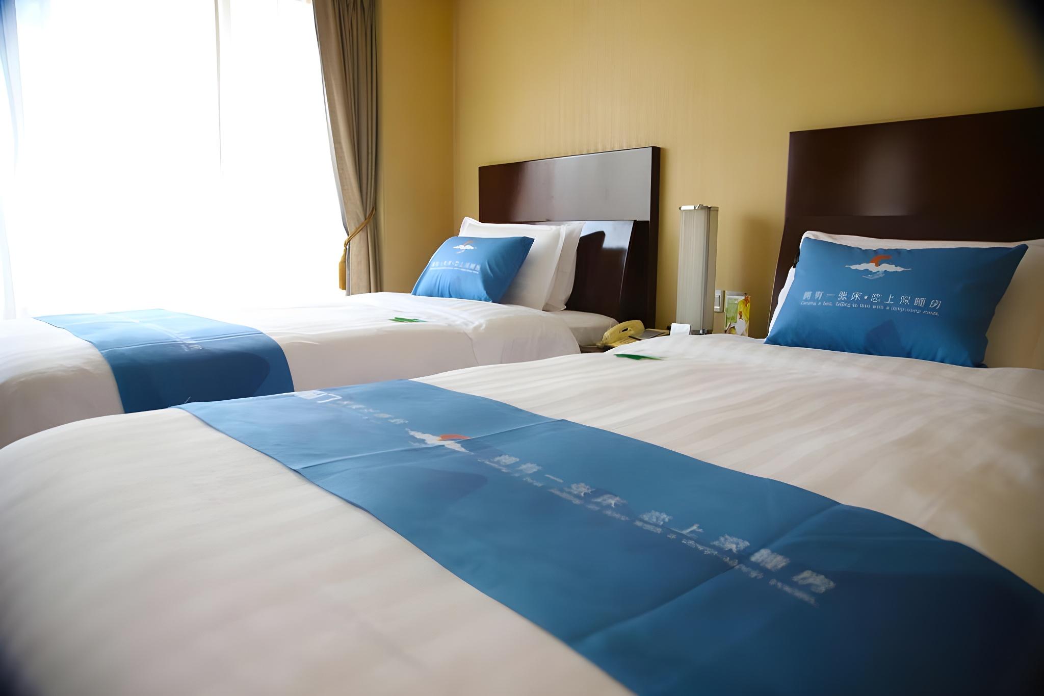 Guest Room, Twin Beds, East Wing