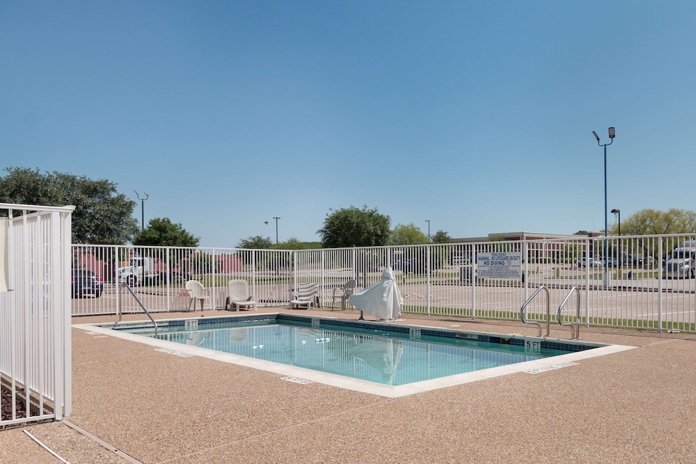 Motel6 Hillsboro, TX 32/40