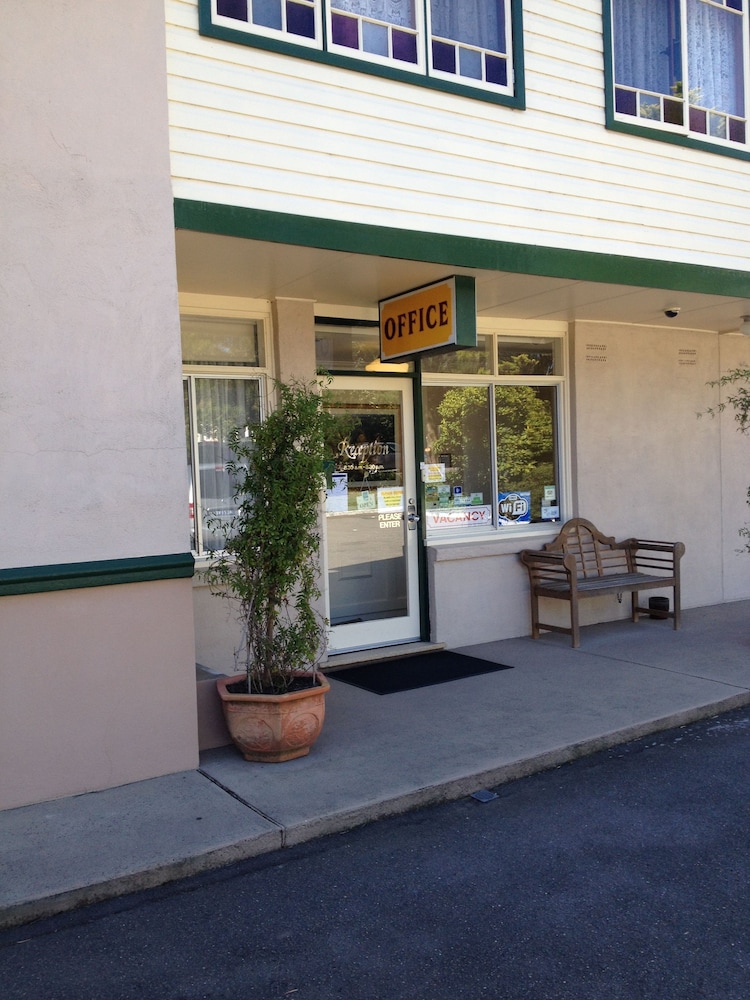 The 3 Explorers Motel 6/35