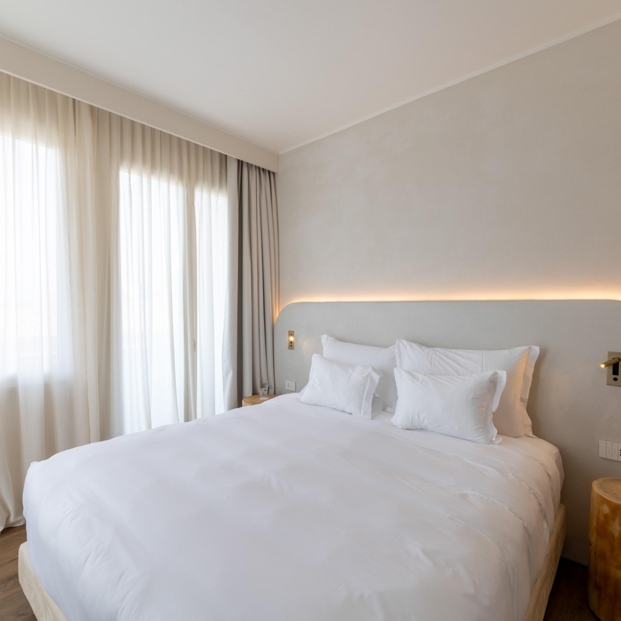 Deluxe, Double Bed, Lake View