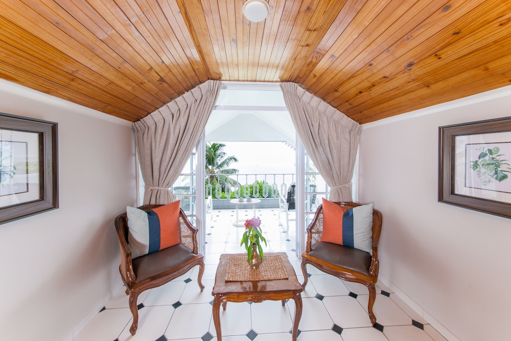 Palm Beach Hotel 33/40