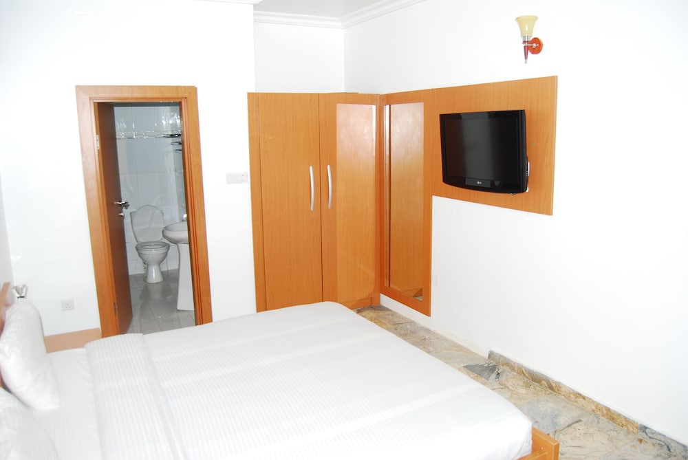3j Apos S Hotel Ltd 22/64