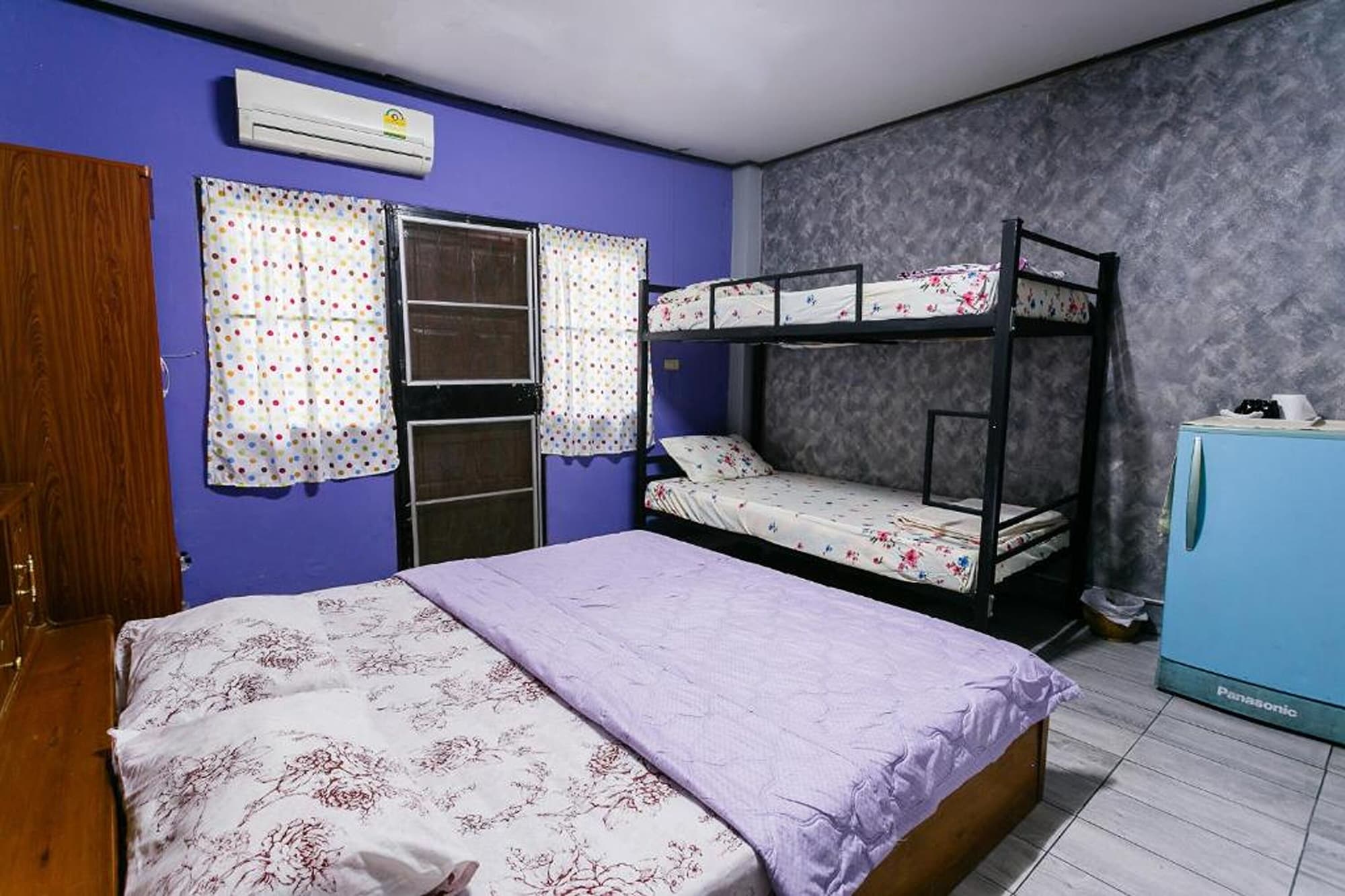 ROOM, QUADRUPLE