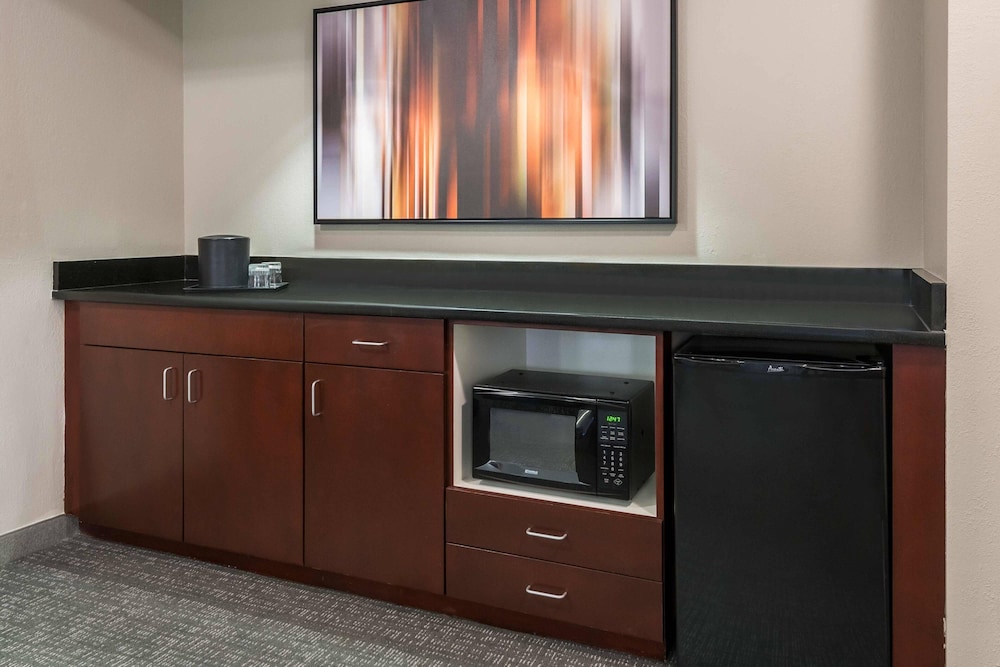 Courtyard By Marriott Knoxville Cedar Bluff 6/39