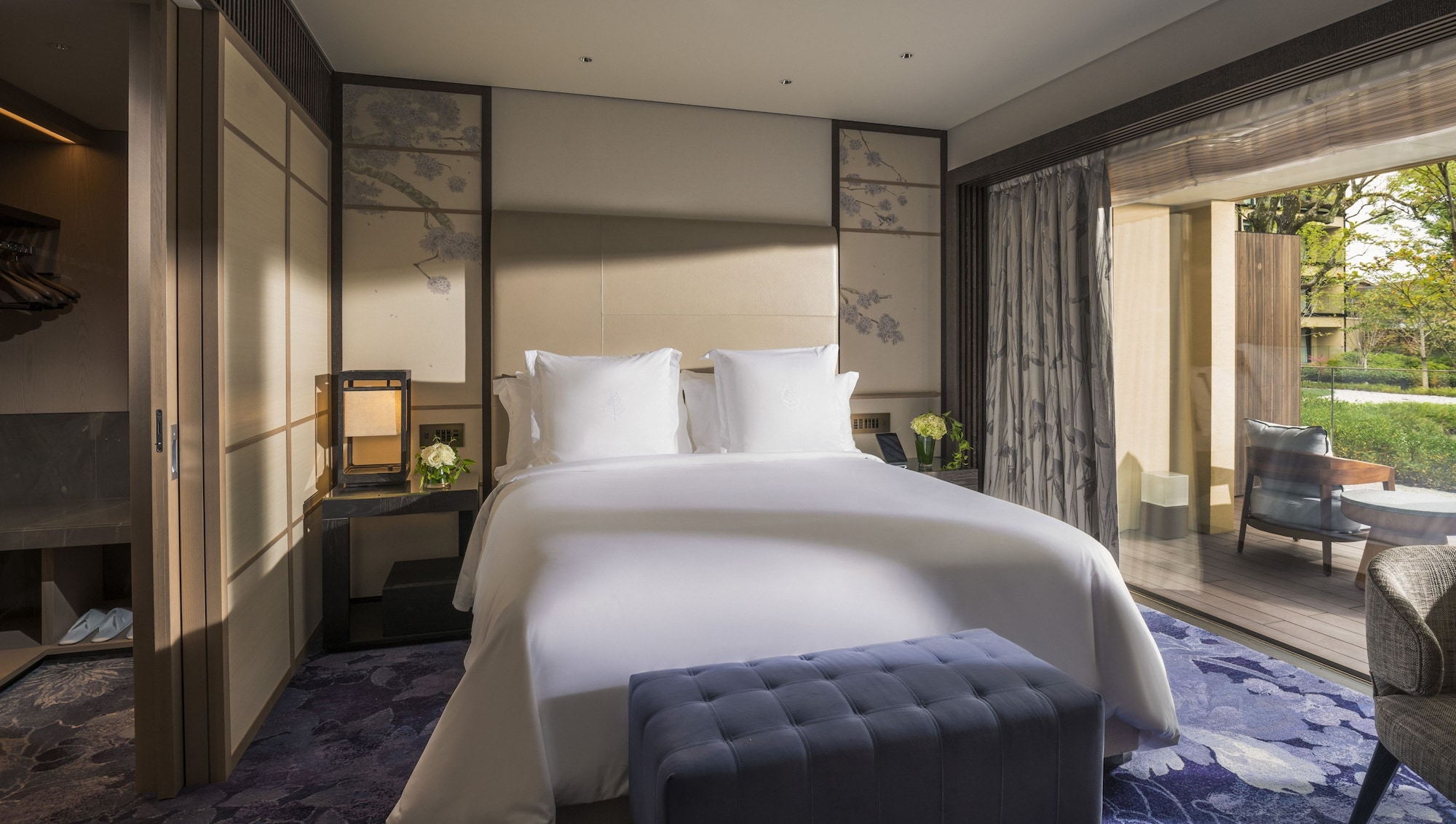 RESIDENCE, KING BED
