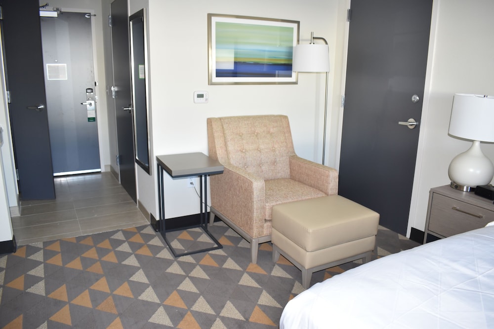 Holiday Inn Kansas City - Northeast 19/55