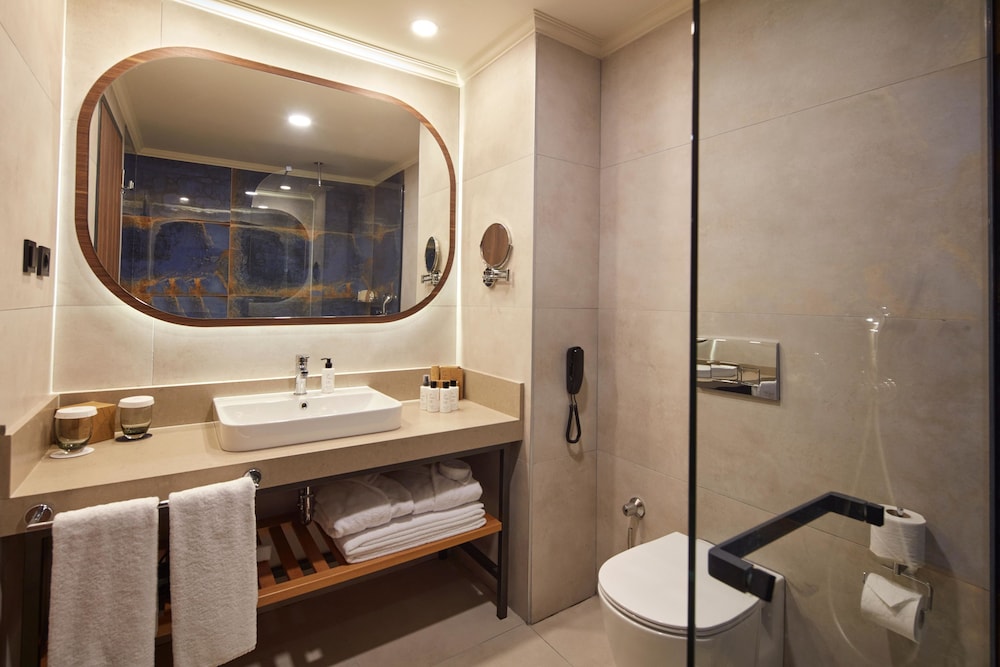 Liu Resorts 72/72