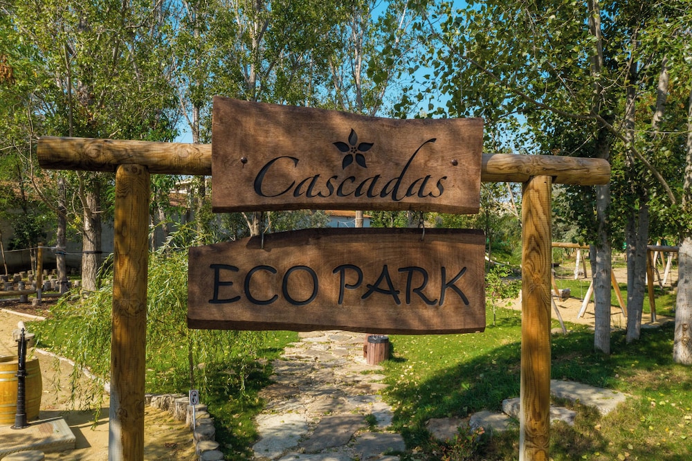 Cascadas Family Resort 4/84