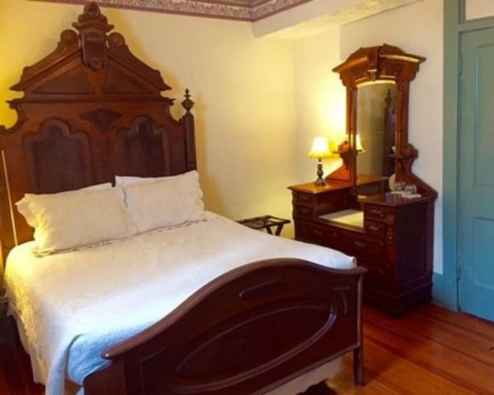 Wayside Inn 25/72