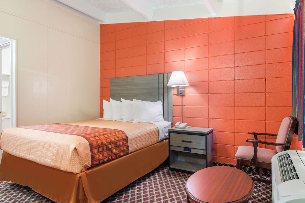 Rodeway Inn Nashville 16/36