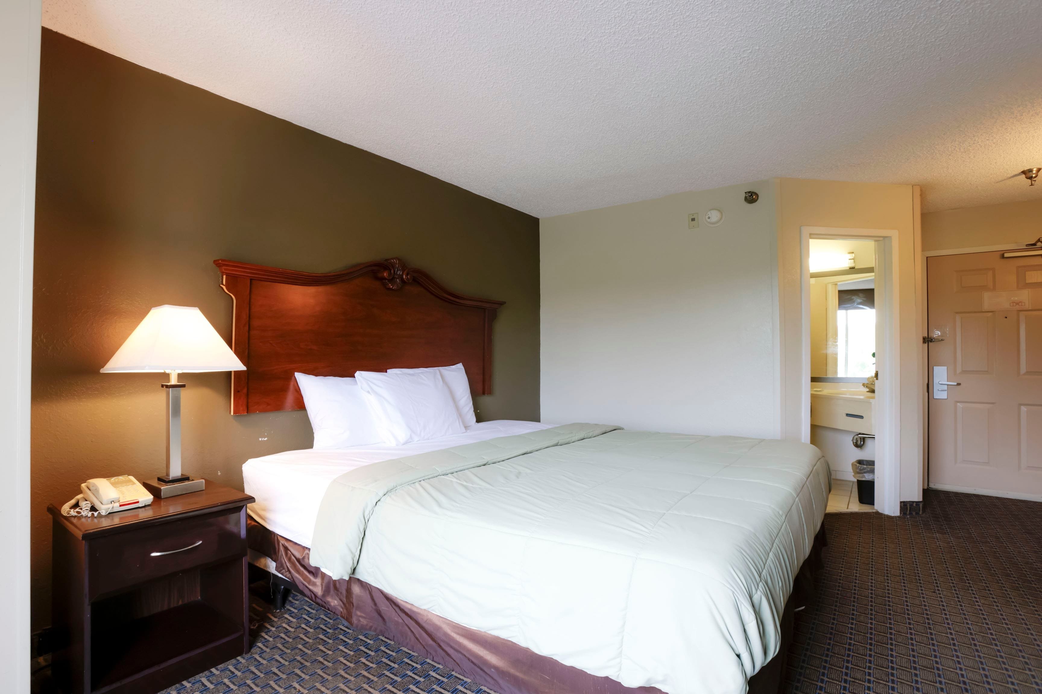 Copley Inn & Suites By OYO Akron OH 49/74