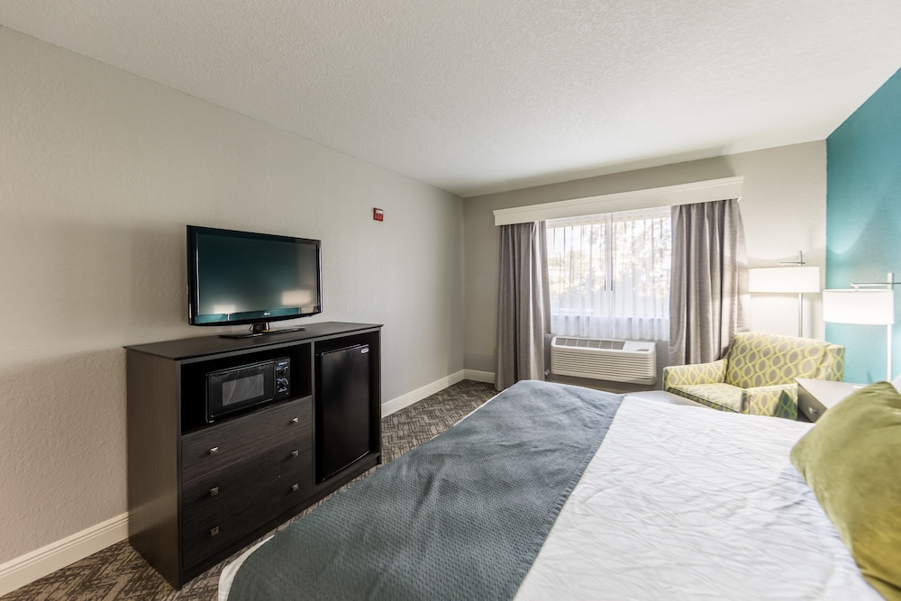 Best Western Plus Sebastian Hotel & Suites 6/30