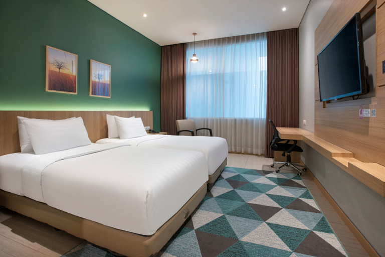 Superior, Twin Beds, Smoking