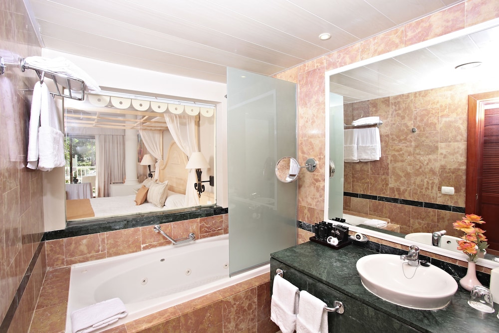 Bahia Principe Escape Aquamarine - Adults Only 19/72