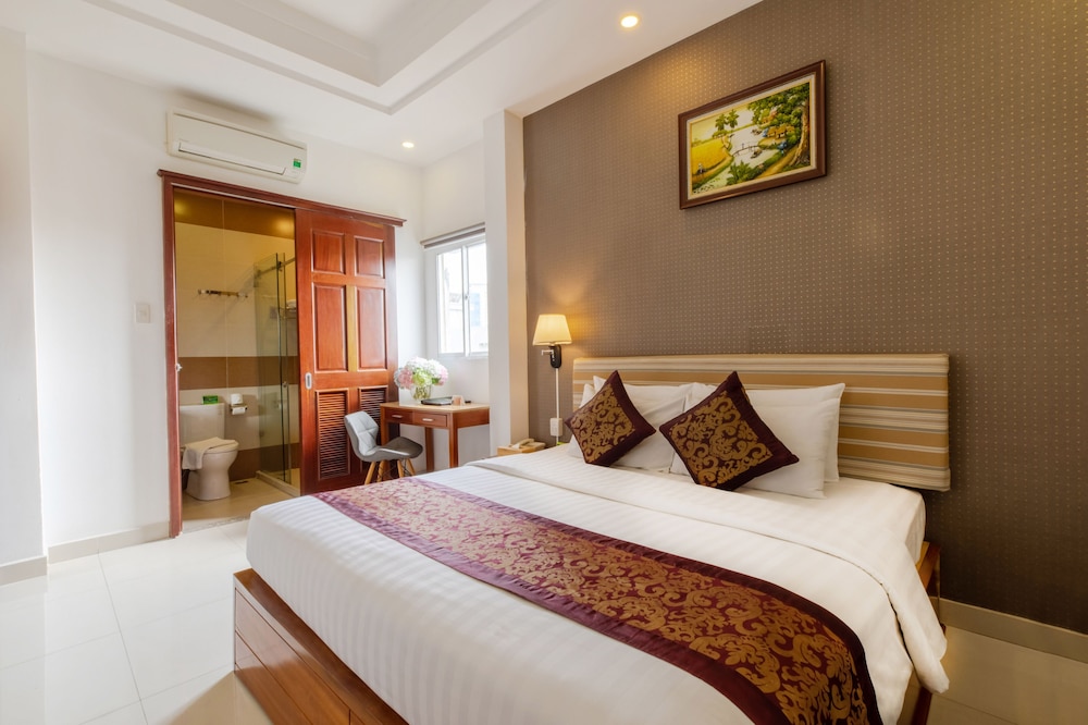 DELUXE, DOUBLE BED