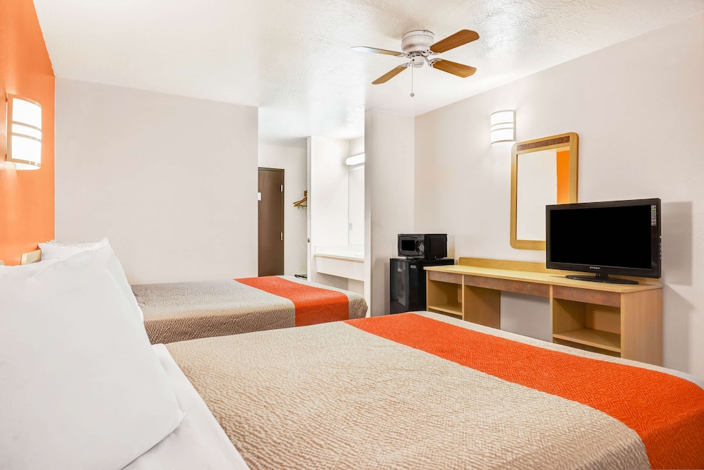 Motel6 Beaver, UT 38/57