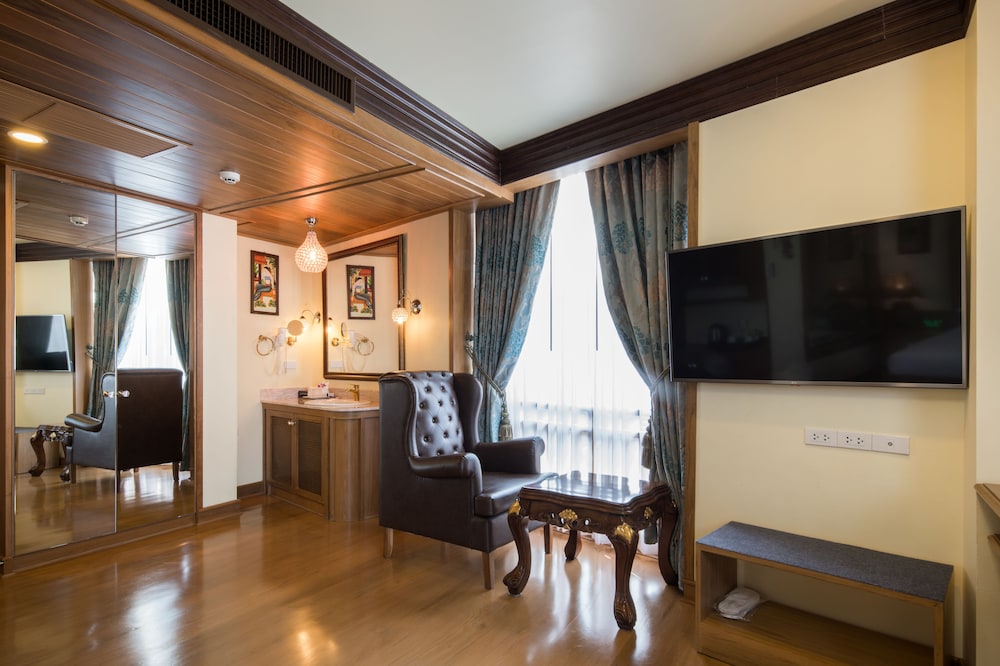 Peak Nimman Prestige Hotel 46/68