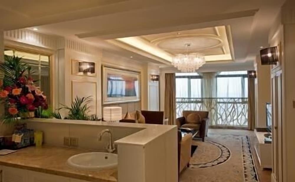 Golden Mountain International Hotel 35/49