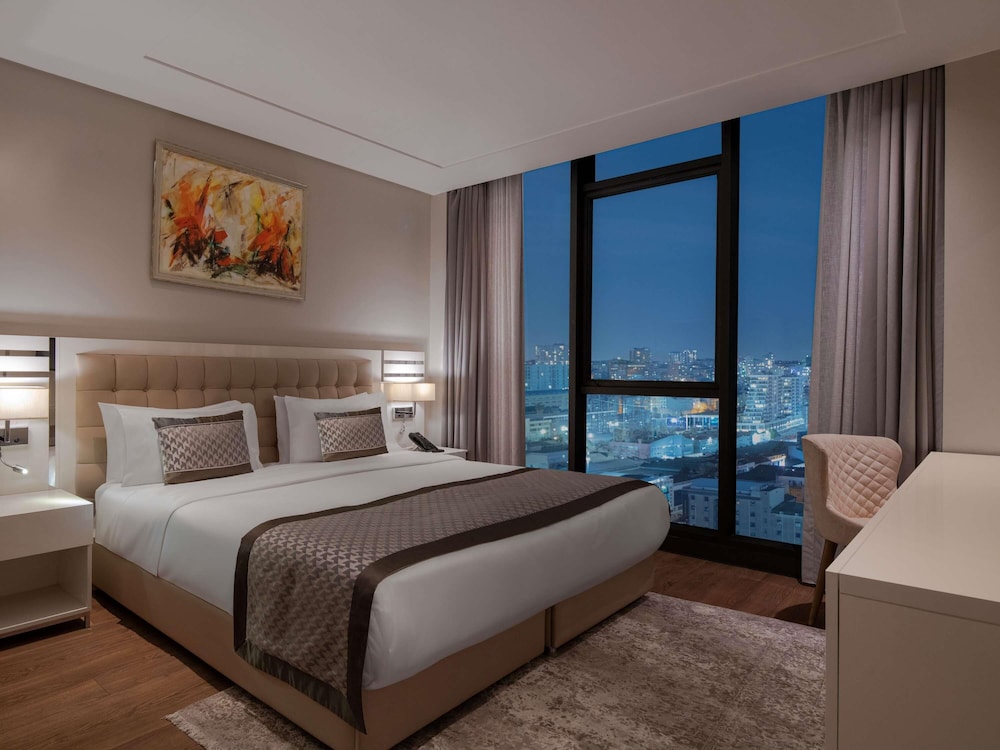 4 BEDROOMS, DELUXE, APARTMENT