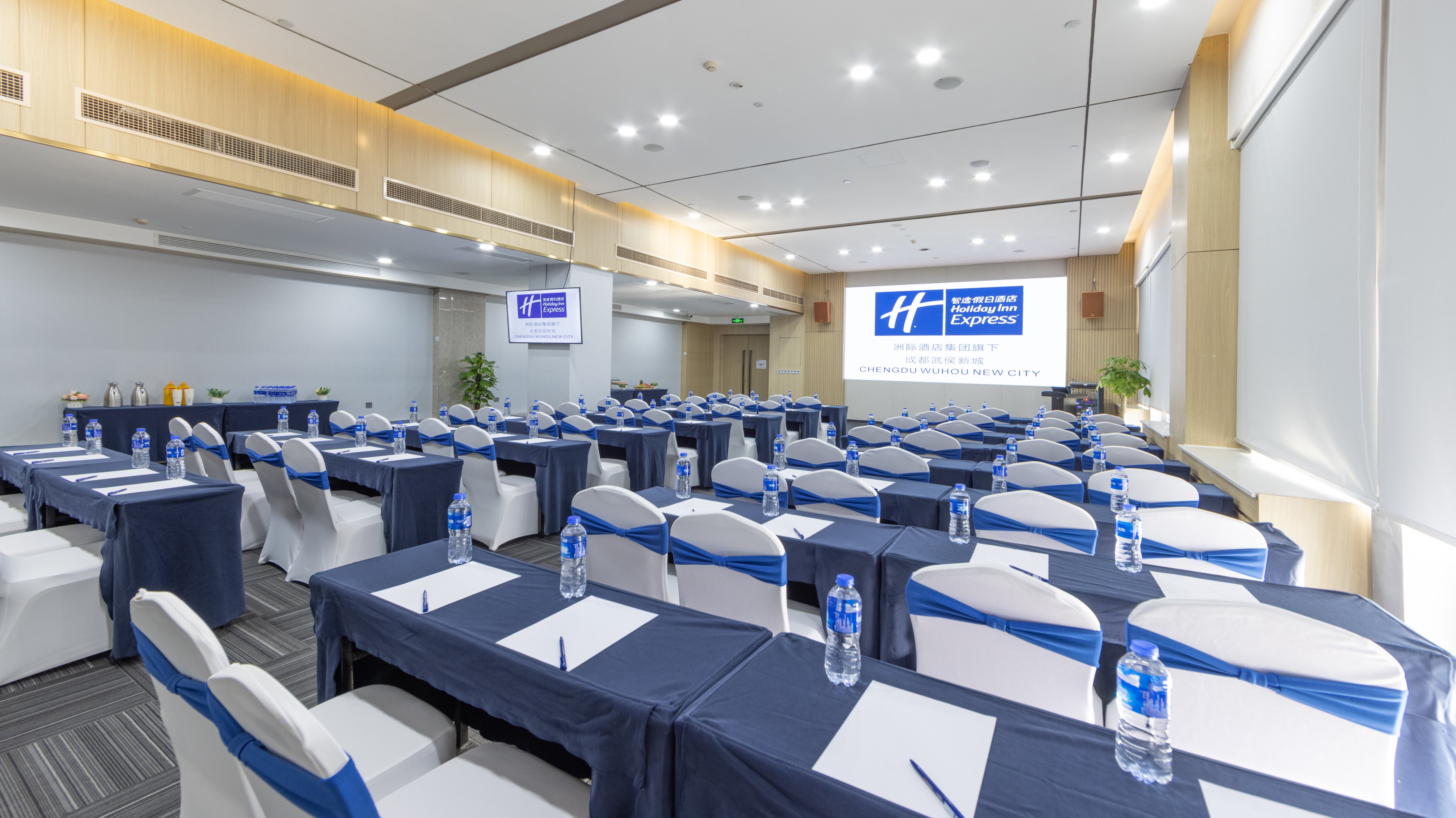 Holiday Inn Express Chengdu Wuhou New City 42/50