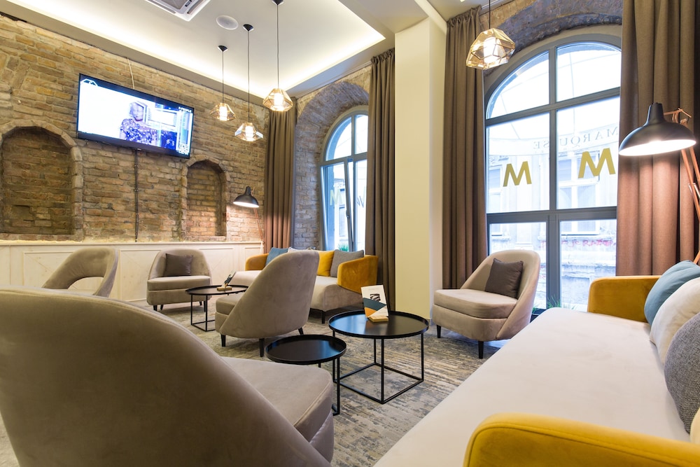 Marquise Hotel 39/49