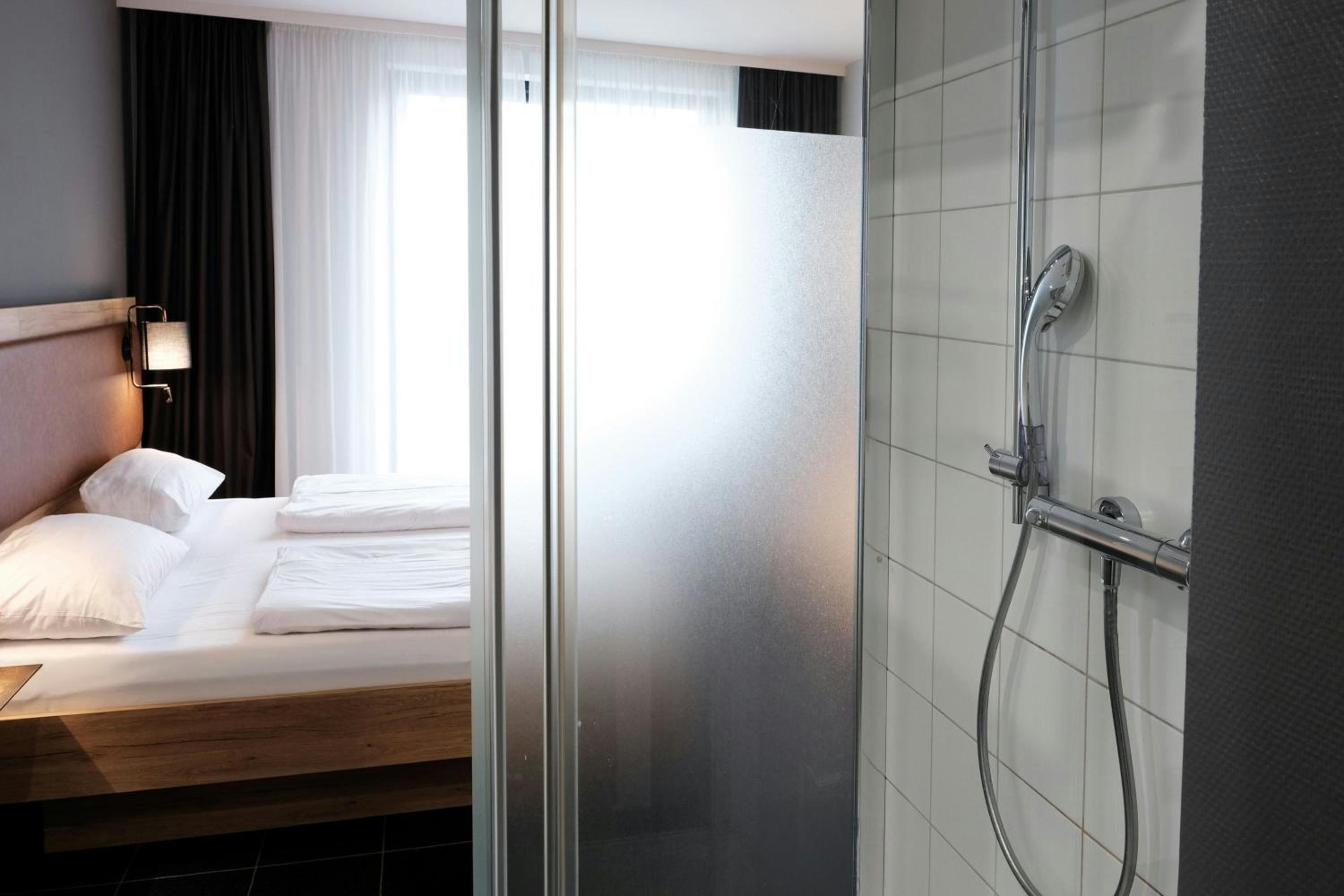 غرفة قياسية بسرير كينج وسرير كوين، FOUR POINTS FLEX by Sheraton Ratingen Dusseldorf Airport 6/10