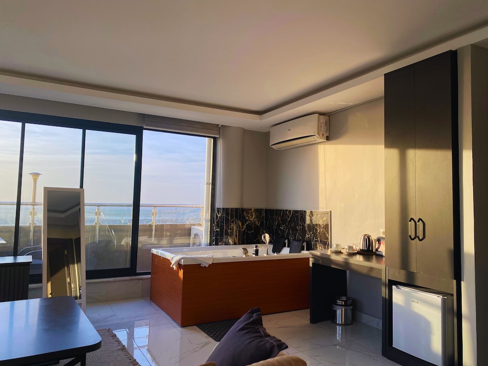 Elite Marmara Bosphorus Camlica 32/49