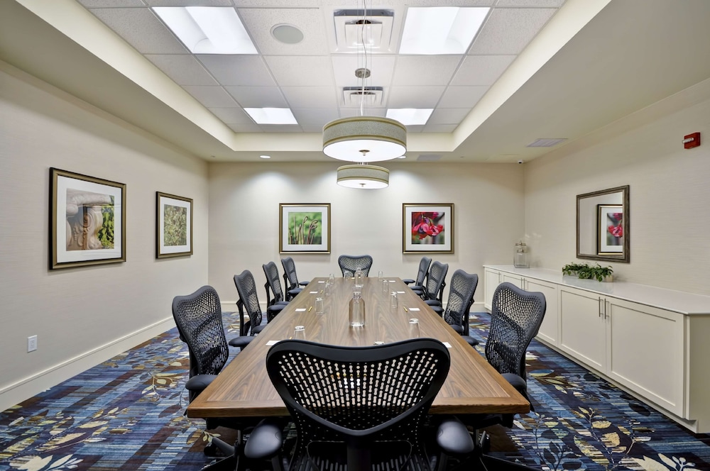 Hilton Garden Inn Detroit Troy 60/79