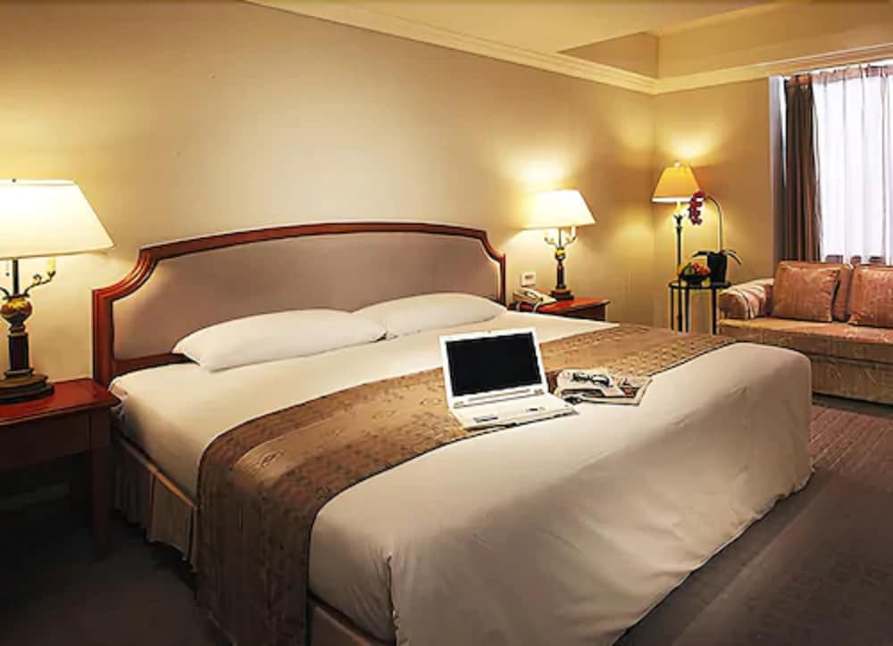 SUPERIOR, KING BED