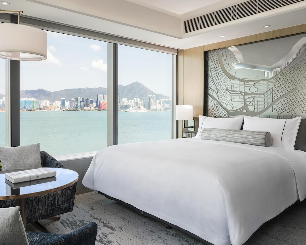 DELUXE, KING BED, HARBOUR VIEW
