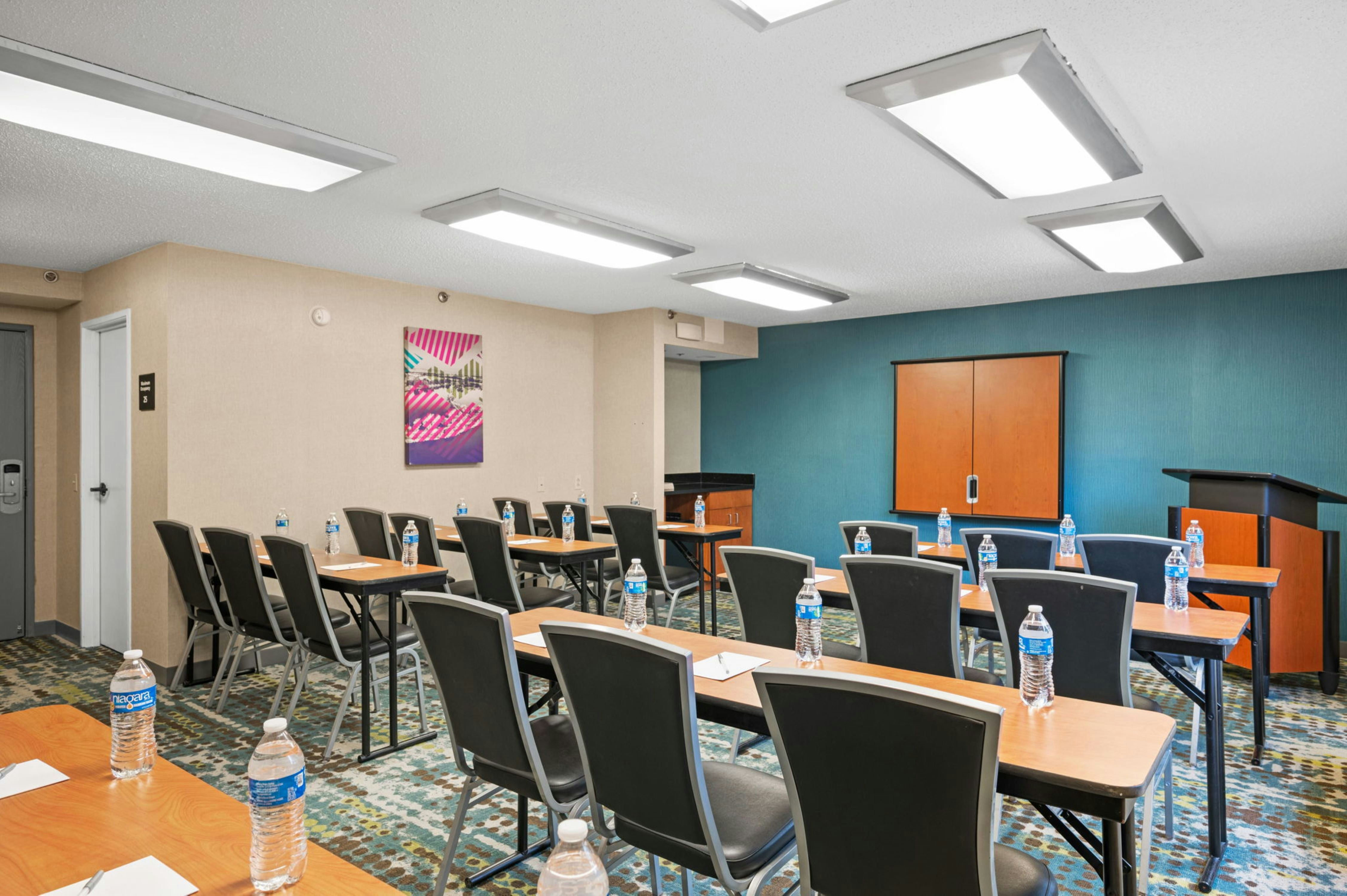 Hampton Inn Cleveland Westlake 34/40
