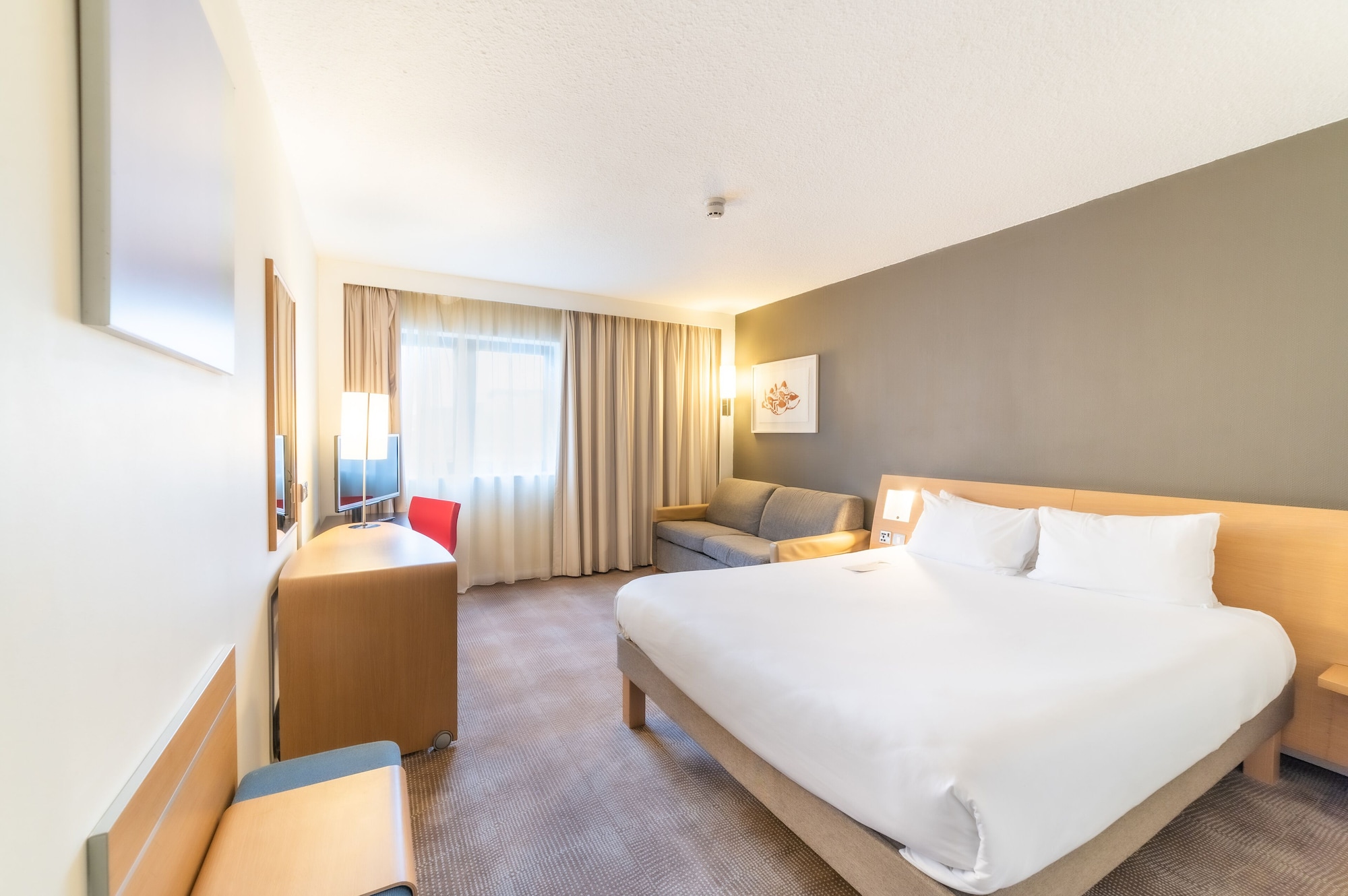 غرفة قياسية بسرير كوين مع أريكة، Novotel Southampton 6/10