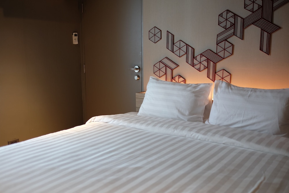 NAP HOTEL BANGKOK 12/48