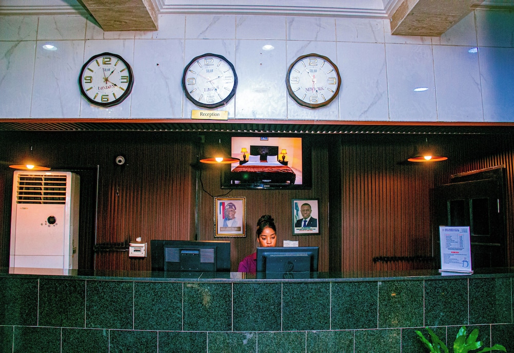Heritage House Square Hotel 10/64