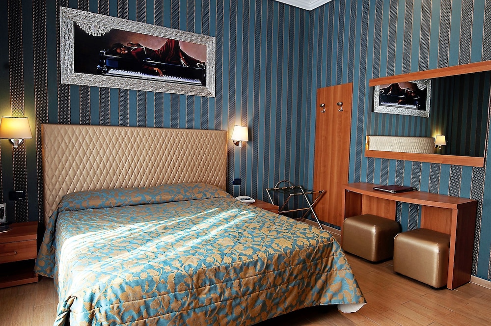 Hotel Lirico Roma 11/63