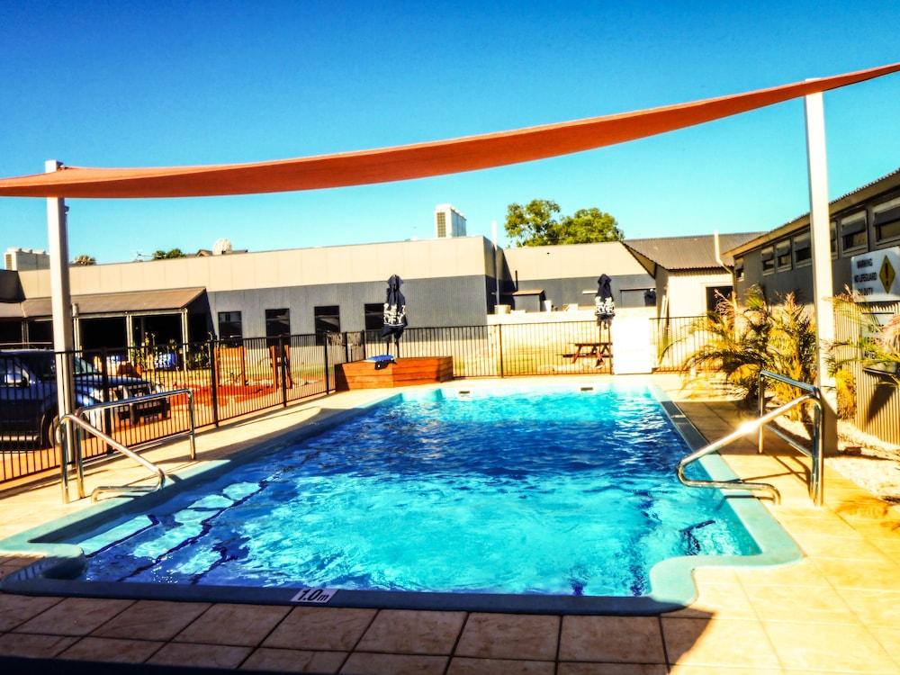 SPINIFEX HOTEL 33/39