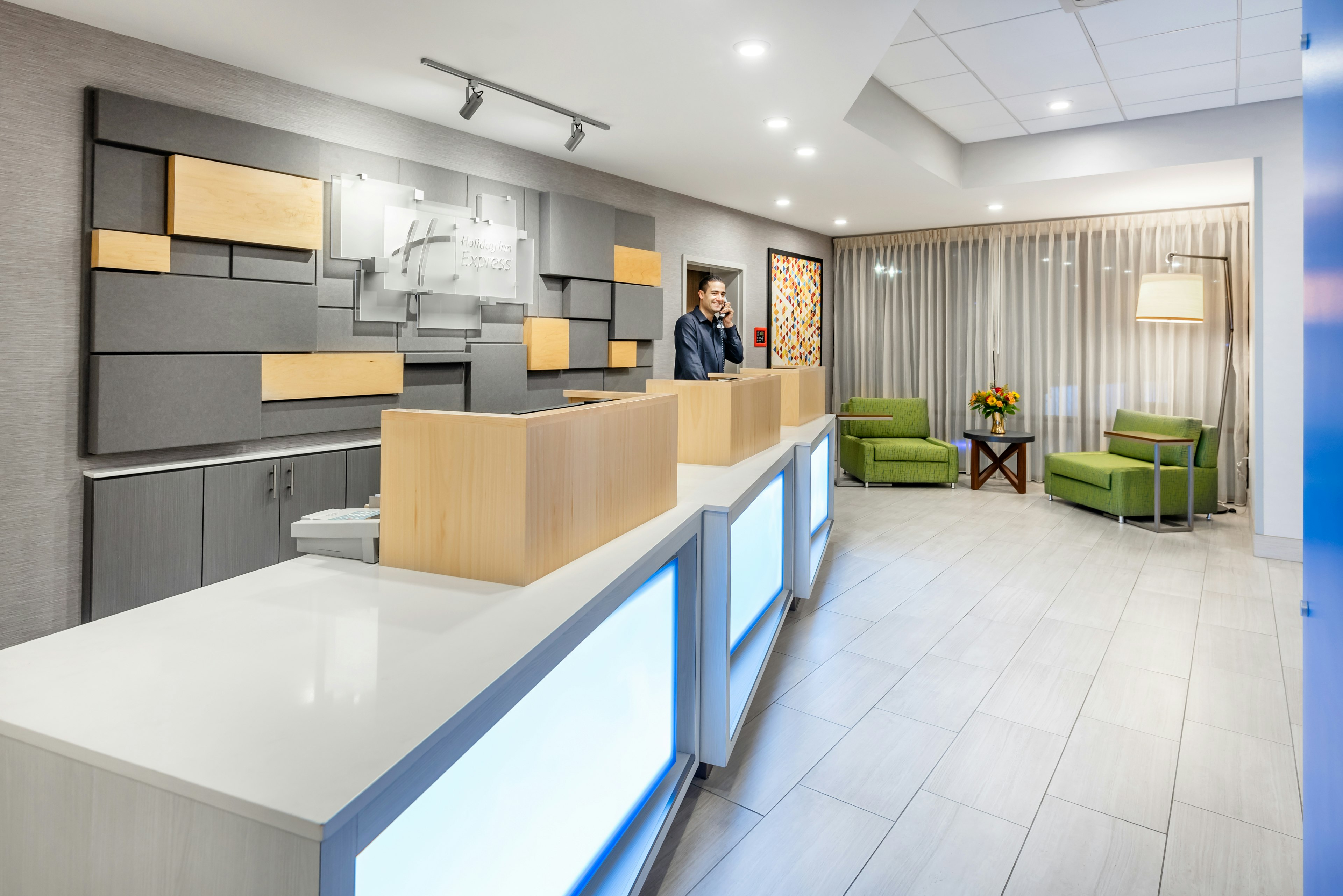 Holiday Inn Express And Suites Santa Ana Orange County an IHG Hotel 10/57