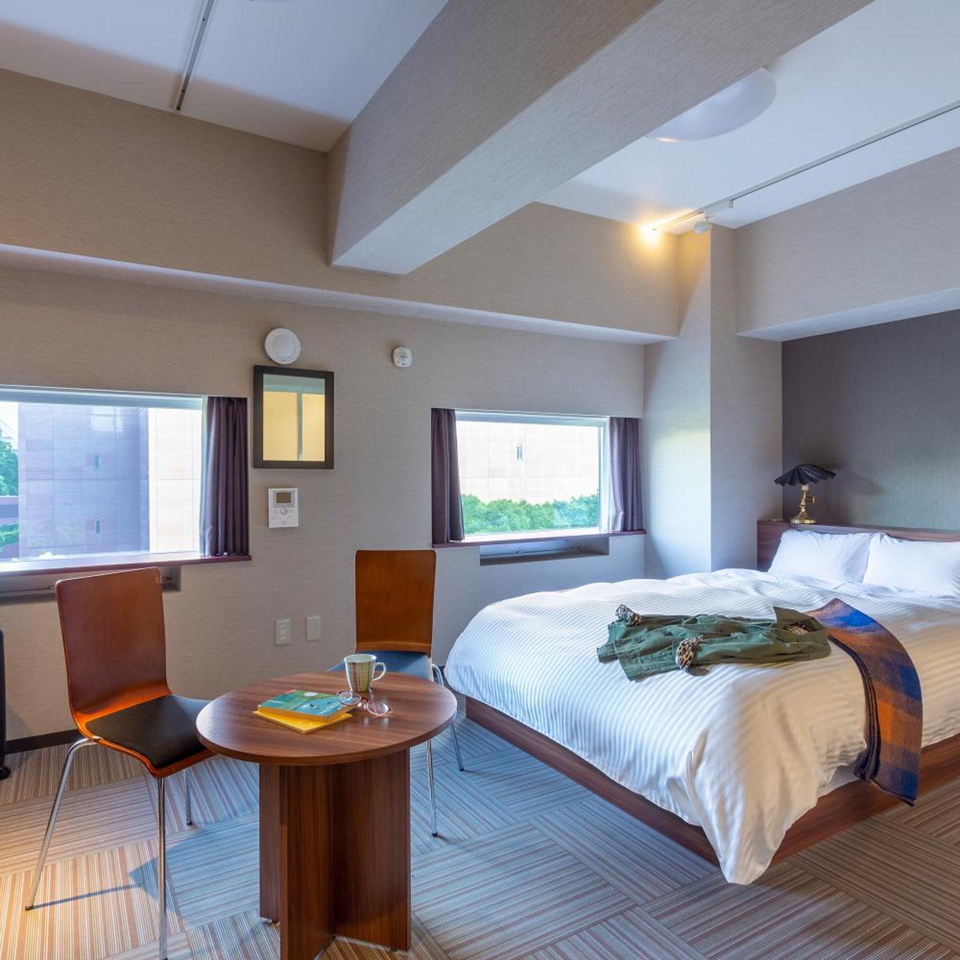 Universal, Double Bed