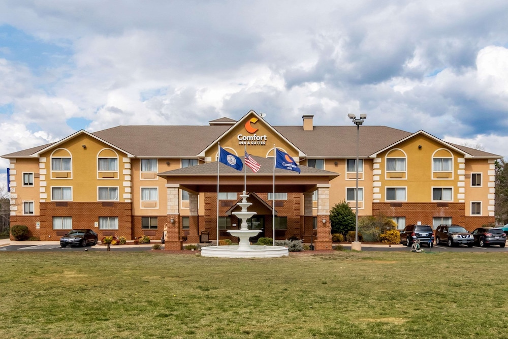 Comfort Inn & Suites South Hill I-85 18/22