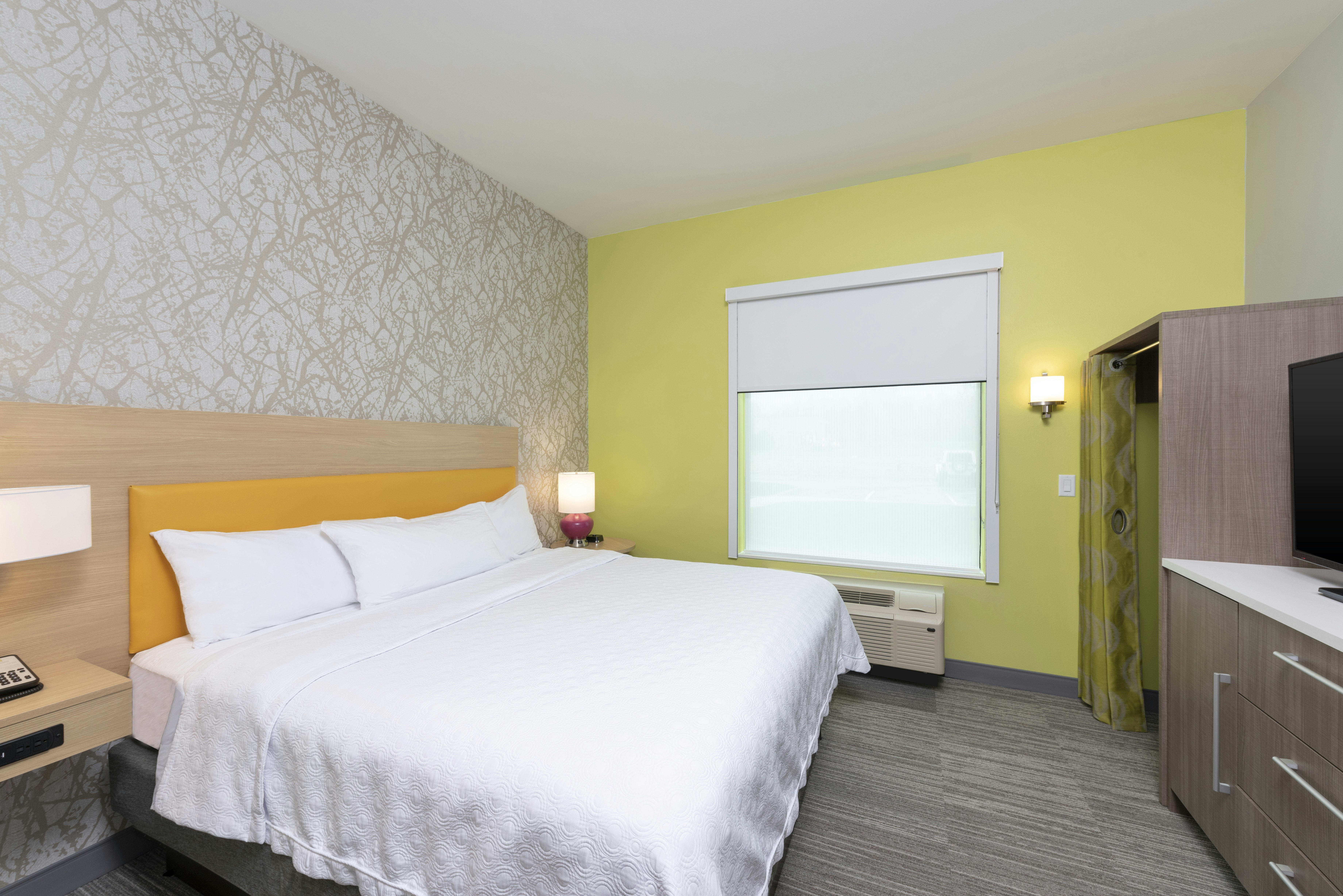 SUITE, KING BED, ACCESSIBLE