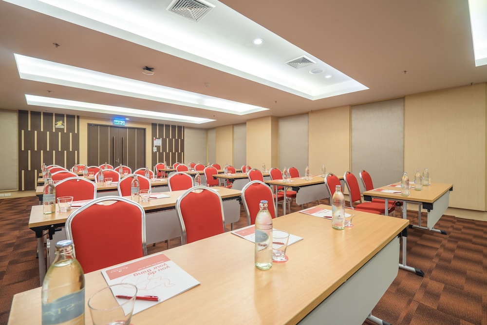 Ramada By Wyndham Phuket Deevana 58/70