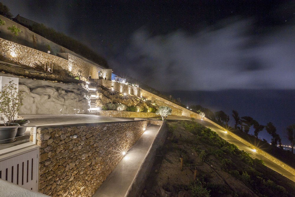 SANTORINI HEIGHTS 2/50