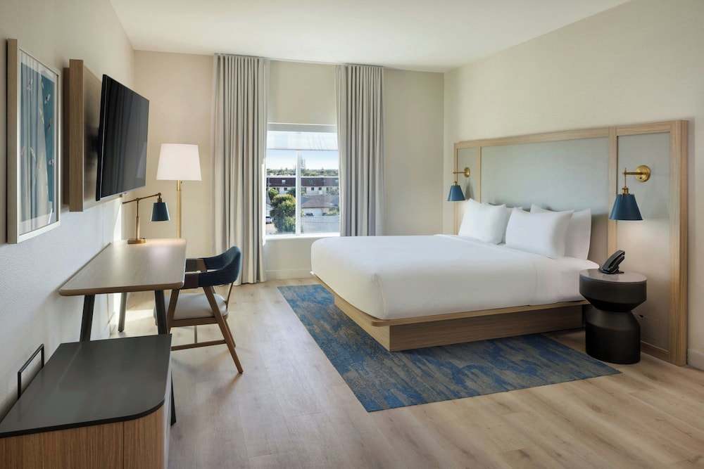Standard, King Bed