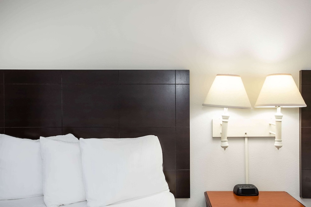 La Quinta Inn & Suites by Wyndham Melbourne Viera 30/56
