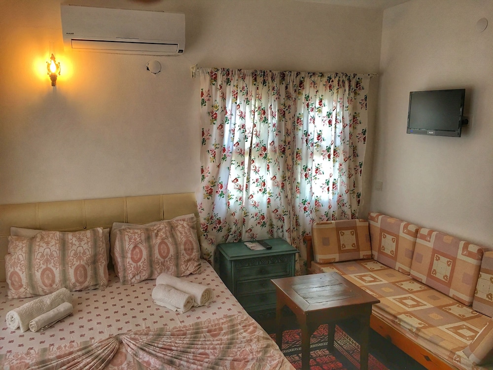 Parmis Boutique House 28/50