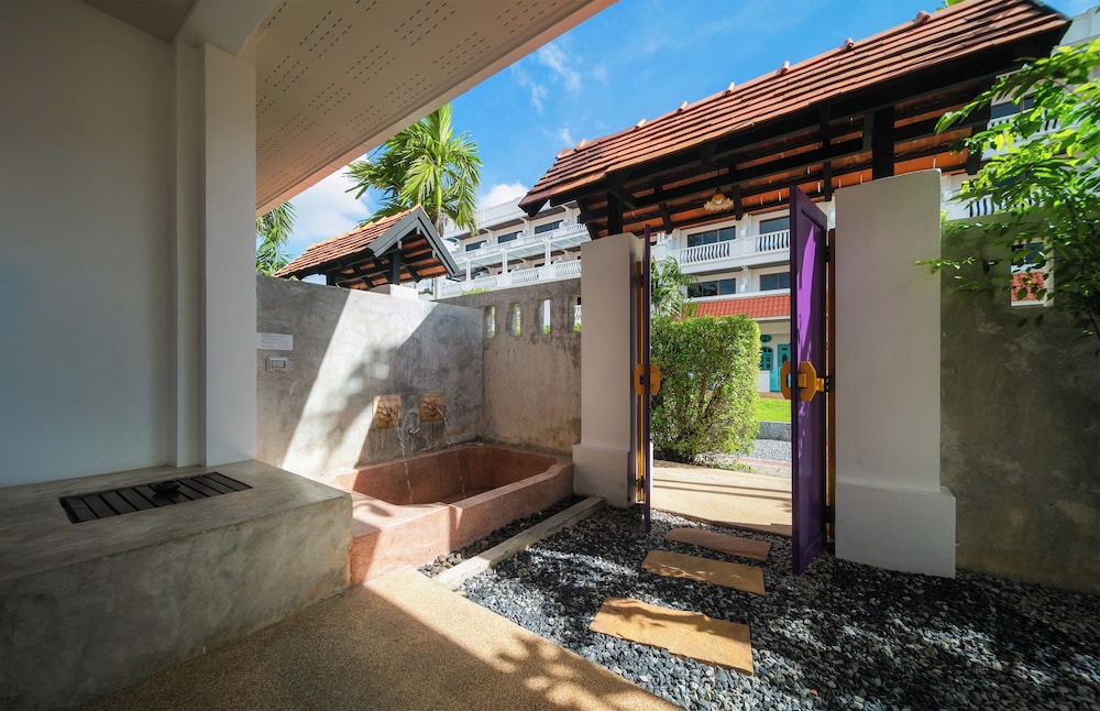 The Old Phuket Karon Beach Resort 56/85